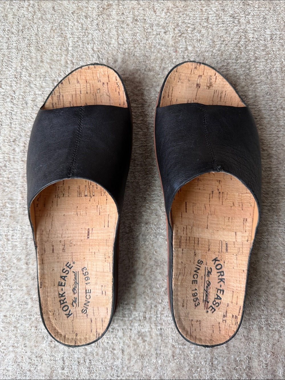 Kork-Ease Black Leather “Tutsi” slides. Size 9